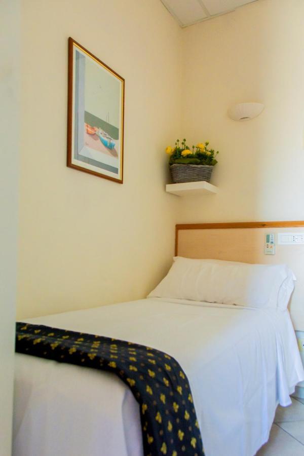 Hotel Delle Mimose Диано Марина Екстериор снимка