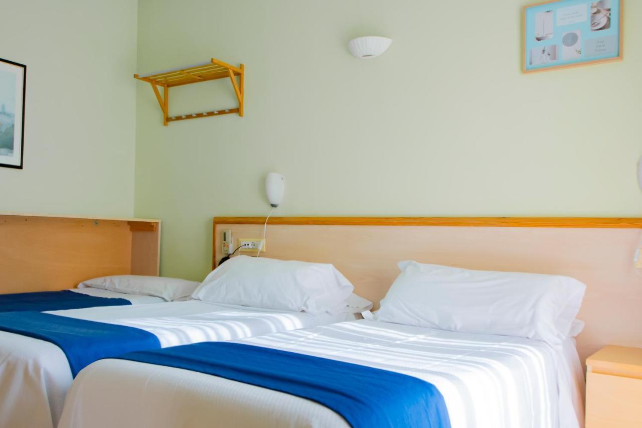 Hotel Delle Mimose Диано Марина Екстериор снимка