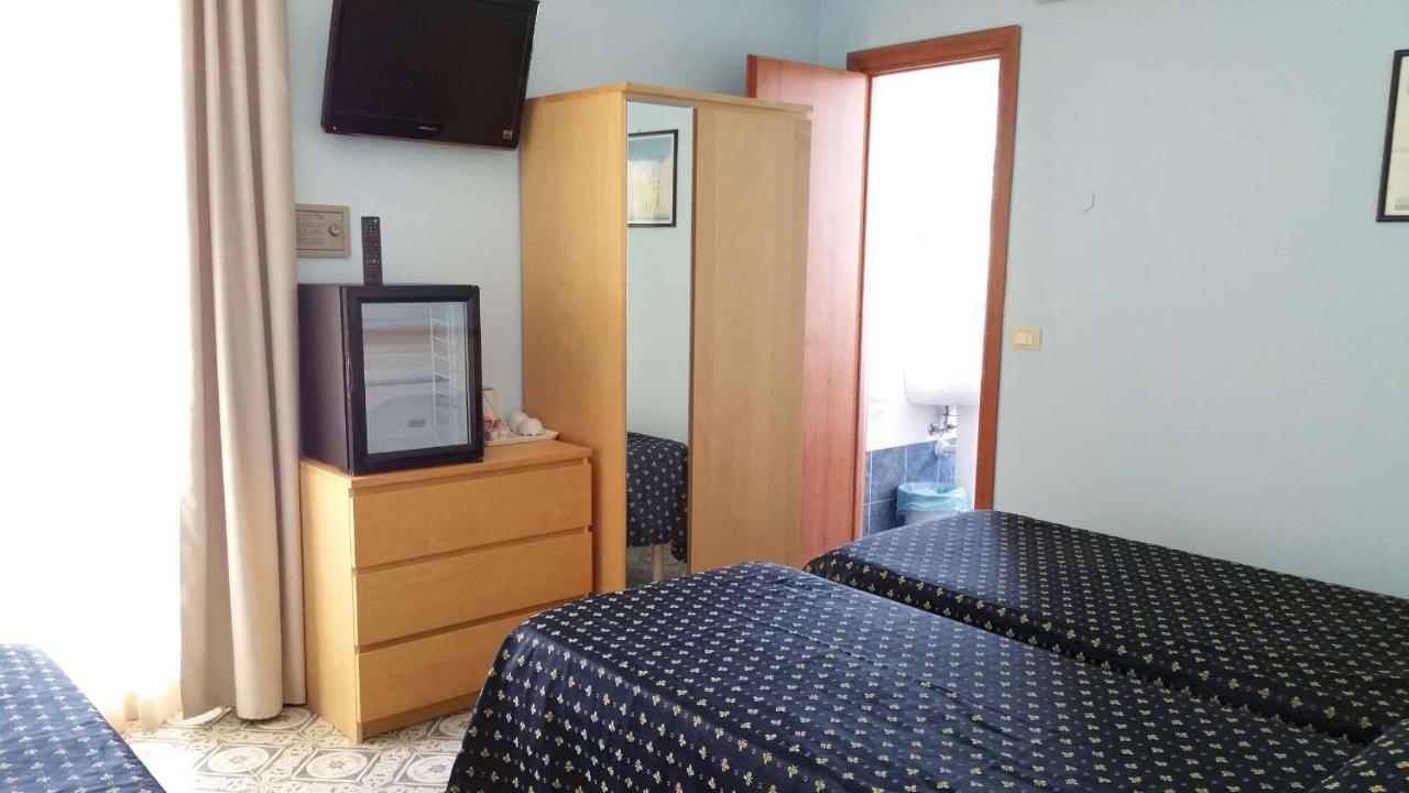 Hotel Delle Mimose Диано Марина Екстериор снимка