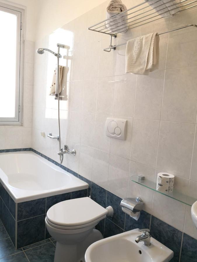 Hotel Delle Mimose Диано Марина Екстериор снимка