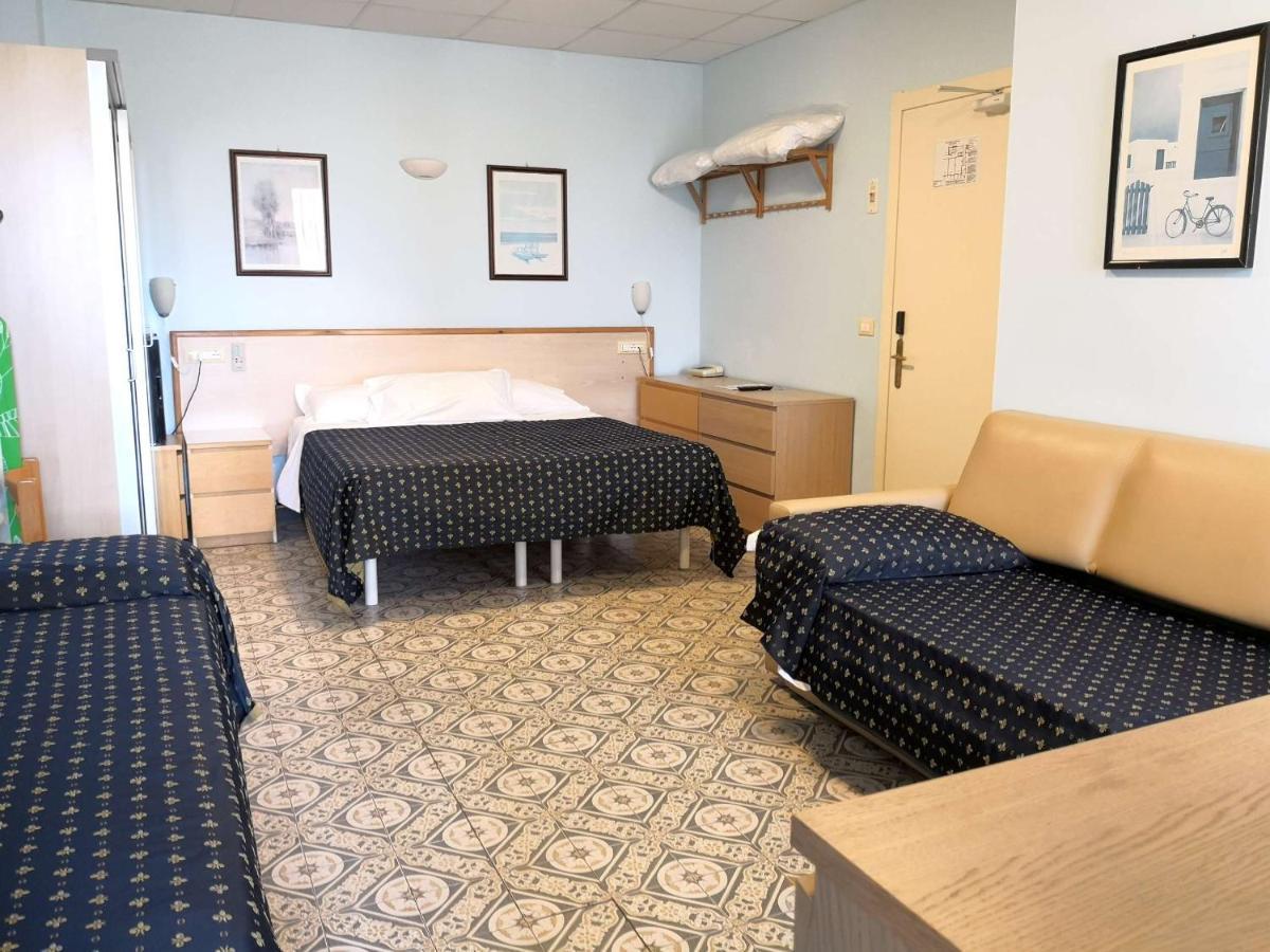 Hotel Delle Mimose Диано Марина Екстериор снимка
