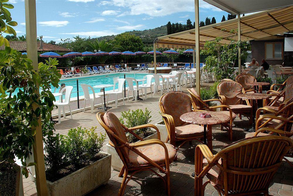 Hotel Delle Mimose Диано Марина Екстериор снимка