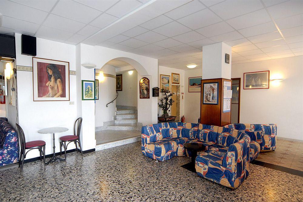 Hotel Delle Mimose Диано Марина Екстериор снимка