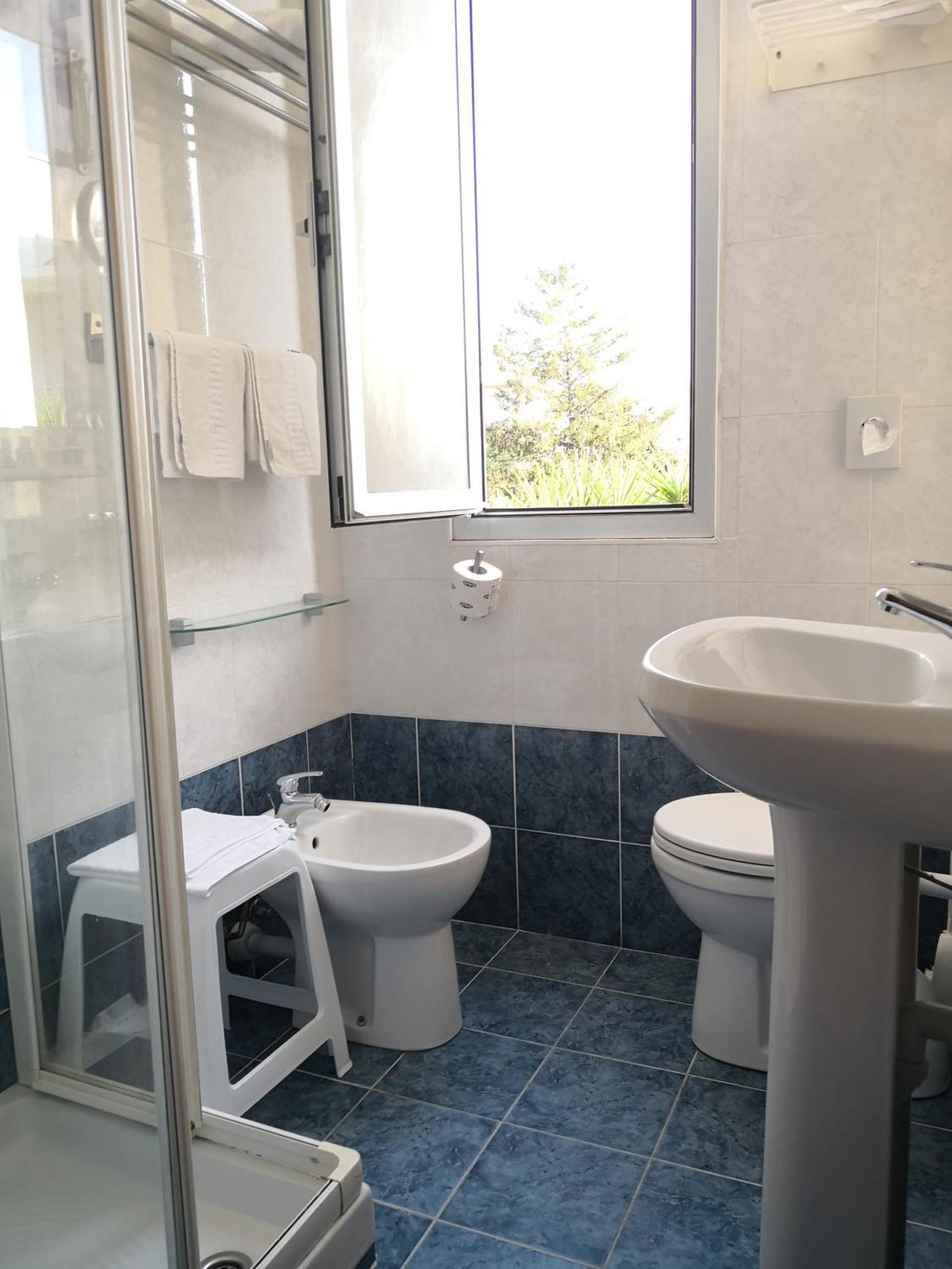 Hotel Delle Mimose Диано Марина Екстериор снимка