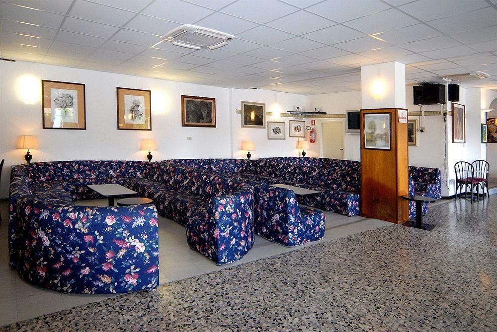 Hotel Delle Mimose Диано Марина Екстериор снимка