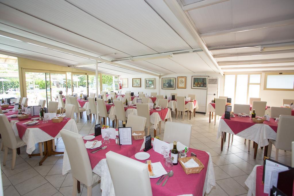 Hotel Delle Mimose Диано Марина Екстериор снимка