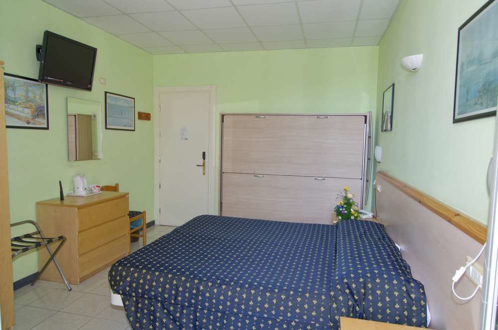 Hotel Delle Mimose Диано Марина Екстериор снимка