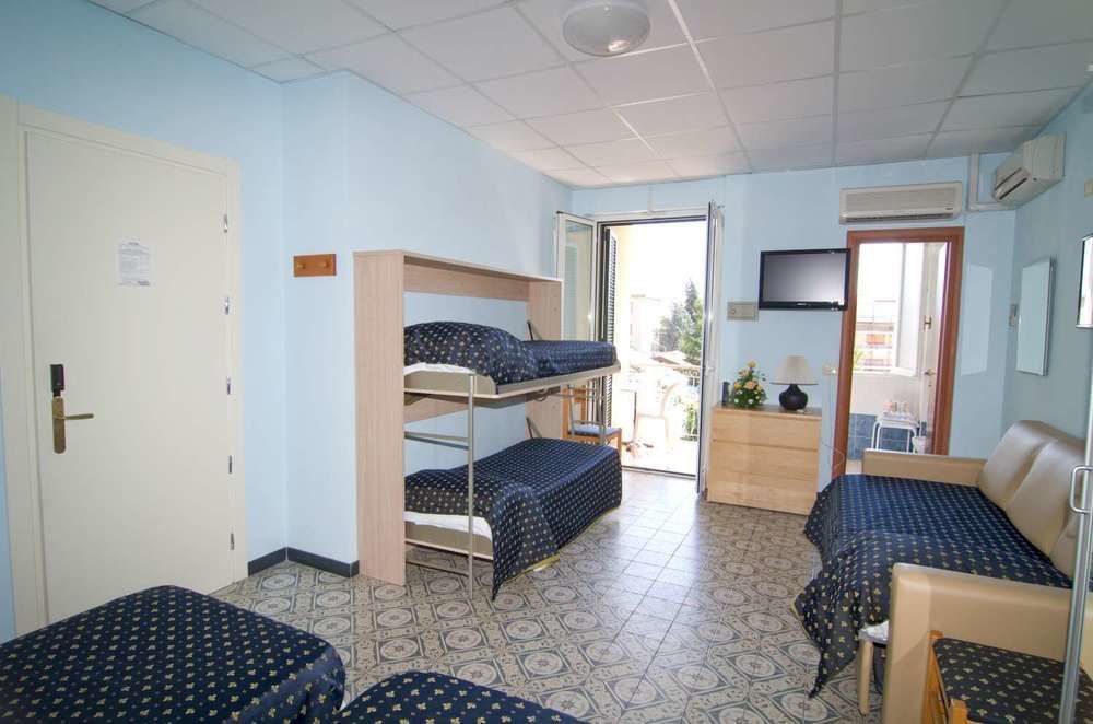 Hotel Delle Mimose Диано Марина Екстериор снимка