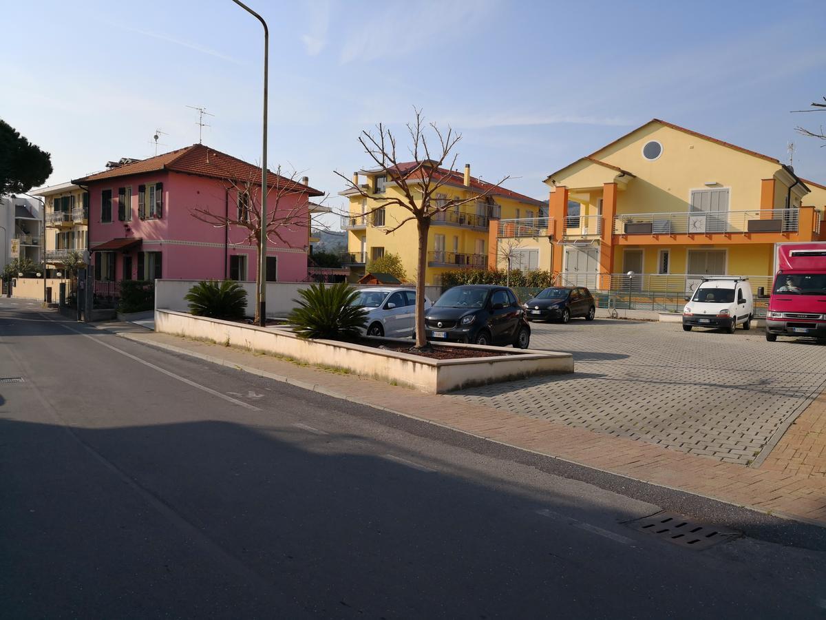 Hotel Delle Mimose Диано Марина Екстериор снимка